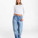 Trendy Queen Women's Long Sleeve Shirts 2025 Ruched Boat Neck Business Casual Tops Fitted Crop Cute Spring Outfits (White, M)