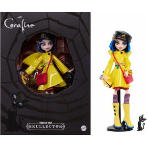 Monster High Skullector Doll, Coraline Collectible in Yellow Raincoat with Dress and Accessories Like Rag Doll, Cat Figure, and Doll Stand