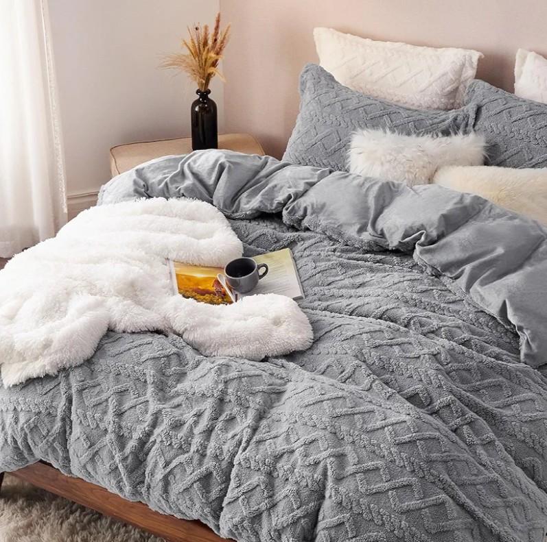 Bedsure Fluffy Flannel Duvet Cover Set - Faux Fur Comforter Cover Queen Size, Gray Warm Plush Bedding for Winter, 3-Piece Set with Zipper Closure (90"x90") and 2 Pillow Shams