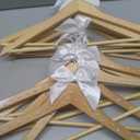 10 Pcs Bride Hanger for Wedding Bride Groom Bridesmaid Ribbon Bow Pearl Hanger Wood Color Elegant Wooden Dress for Bridal Shower Tuxedo Photo Keepsake Party Gift(Pearl Bow,White)