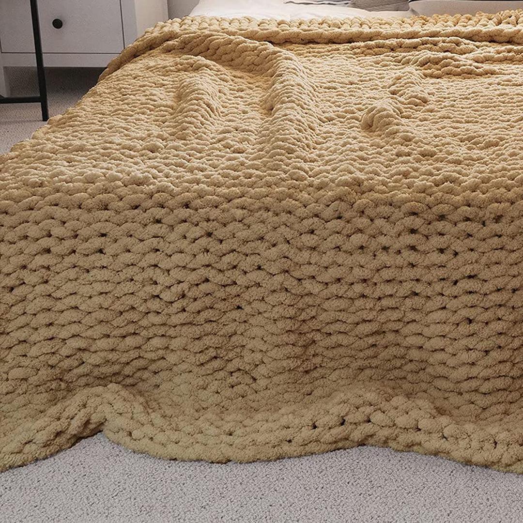 Knit Blanket Throw, Warm Large Soft Chenille for Couch Bedroom Decor, Giant Chunky Yarn Throw Fluffy Blankets Hand-Made, Machine Washable 58x70