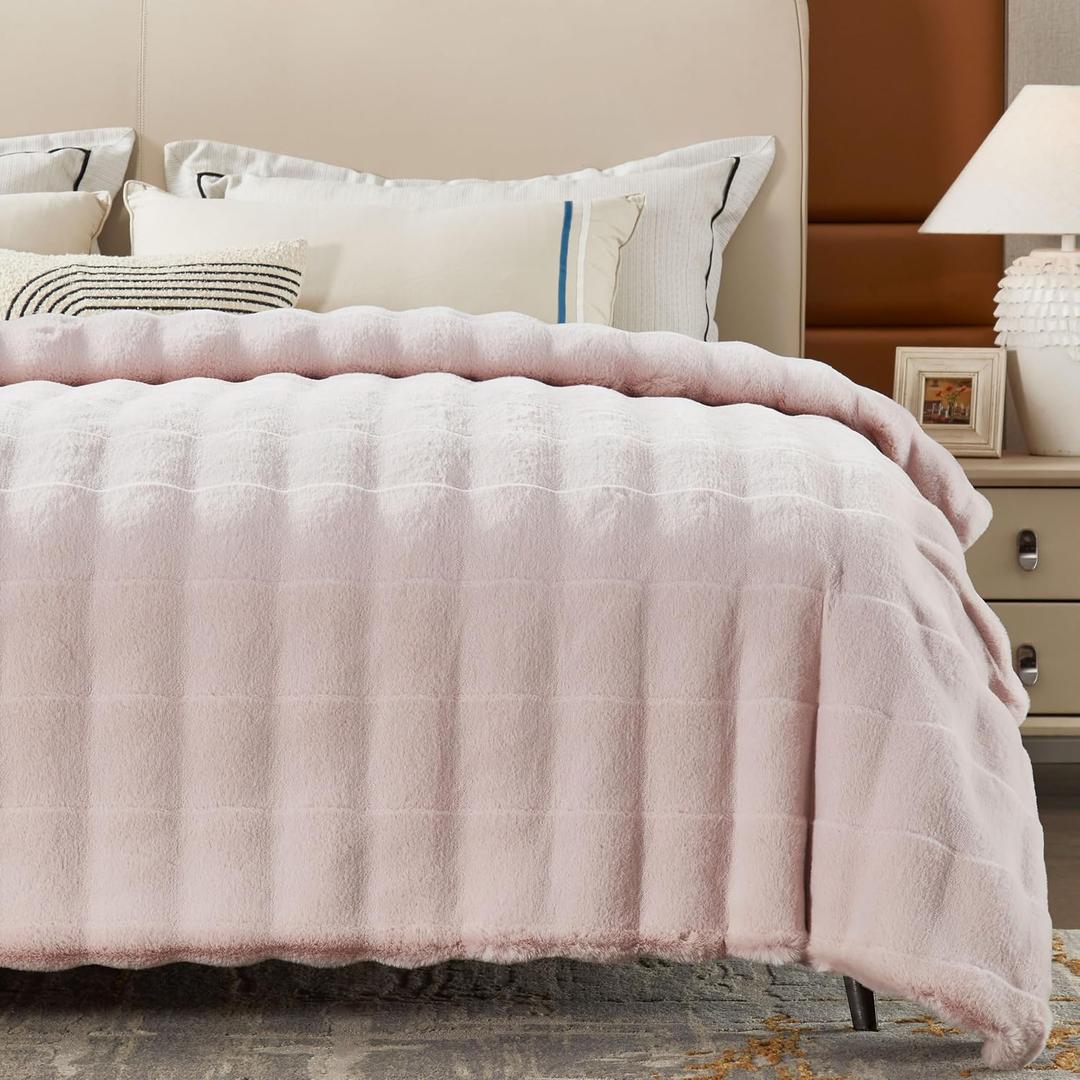 DREAMNINE Oversized Premium Soft Fluffy Faux Rabbit Fur Blanket Twin Size 60" x 70", Decorative Big 3D Plaid Warm Thick Fuzzy Lap Fur Blankets for Winter, Luxury Shaggy Cute Plush Furry Blanket, Pink