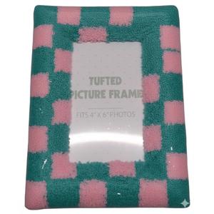 TUFTED PICTURE FRAME FITS 4"X6" PHOTOS pack of 2