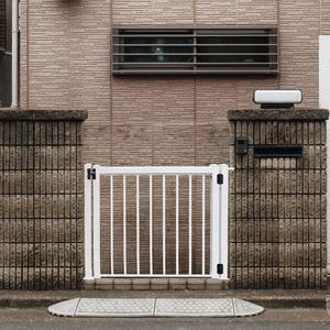 Gate Kit (1-1/2" pickets, White) - Lightweight Aluminum gate Package for Outdoor Patio, Deck and Garden use. Custom Size Build for DIY (48" max Opening). Hinges/Latch Included.