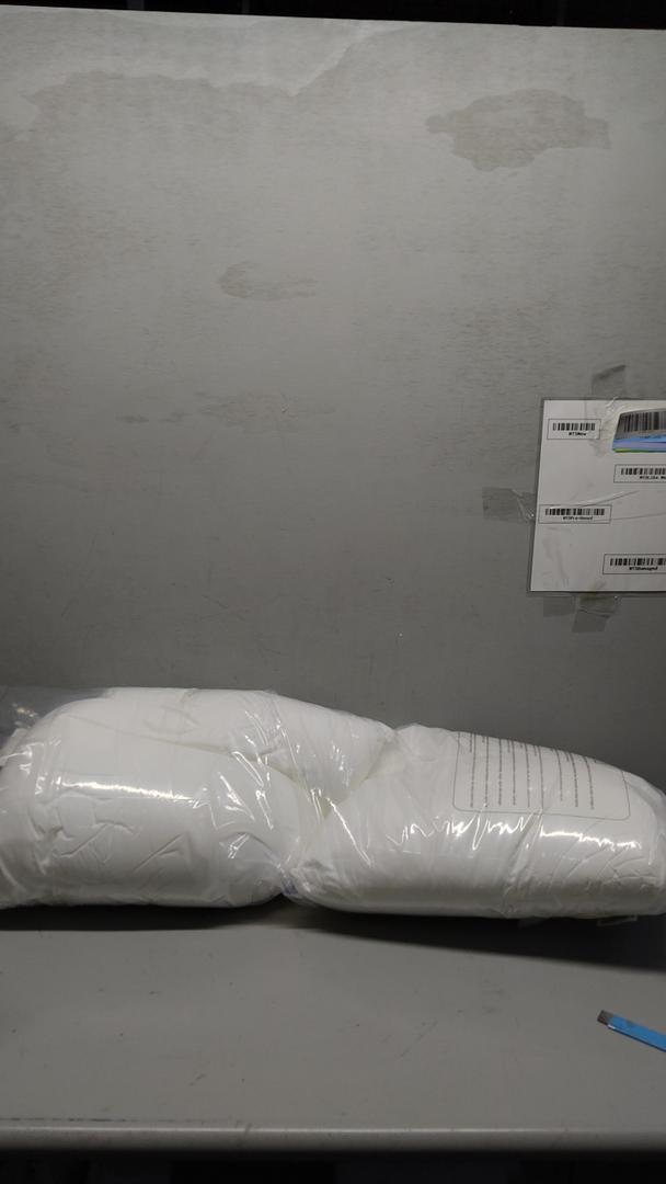 2 white pillows