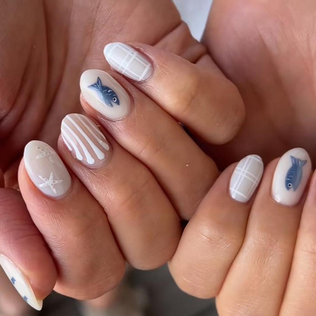Short Oval Press on Nails Cute Summer Fake Nails, Blue Fish & Starfish & Plaid Designs, Glossy Acrylic False Nails for Women, Reusable Stick on Nails for Summer Beach Manicure 24Pcs