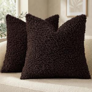decorUhome Pack of 2 Throw Pillow Covers 22x22 Inch, Faux Fur Decorative Sherpa Pillow Covers Fuzzy Accent Soft Sheepskin Fleece Pillow Cases for Couch Living Room Bed, Chocolate