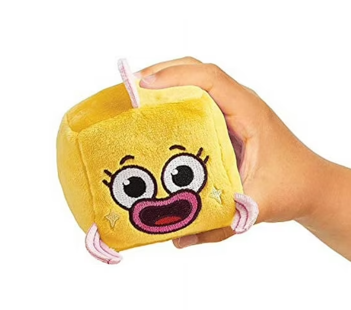 WowWee Baby Shark's Big Show! Song Cube Chucks Plushie with Baby Shark Theme Song Cute Stuffed Animals for Toddlers, Pinkfong Goldie Plush 