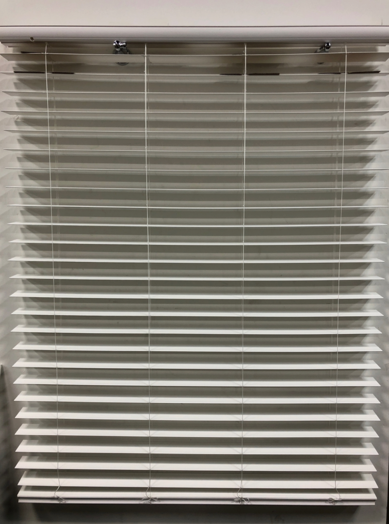 White Cordless Room Darkening Faux Wood Blind for Window, Size 34