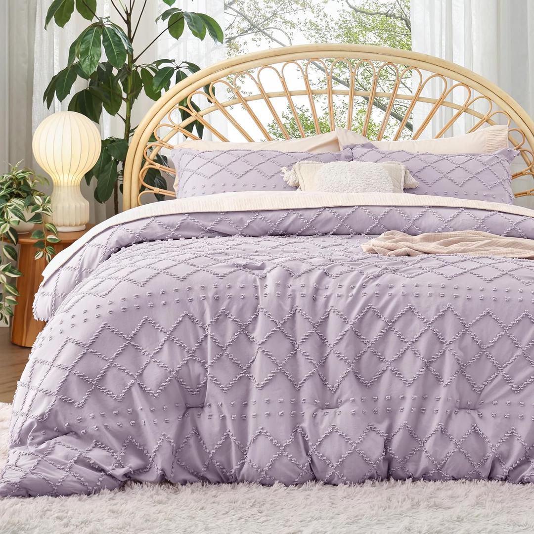 Bedsure Queen Comforter Set - Lavender Comforter, Boho Tufted Shabby Chic Bedding, 3 Pieces Vintage Farmhouse Bed Set for All Seasons, Fluffy Soft Bedding with 2 Pillow Shams