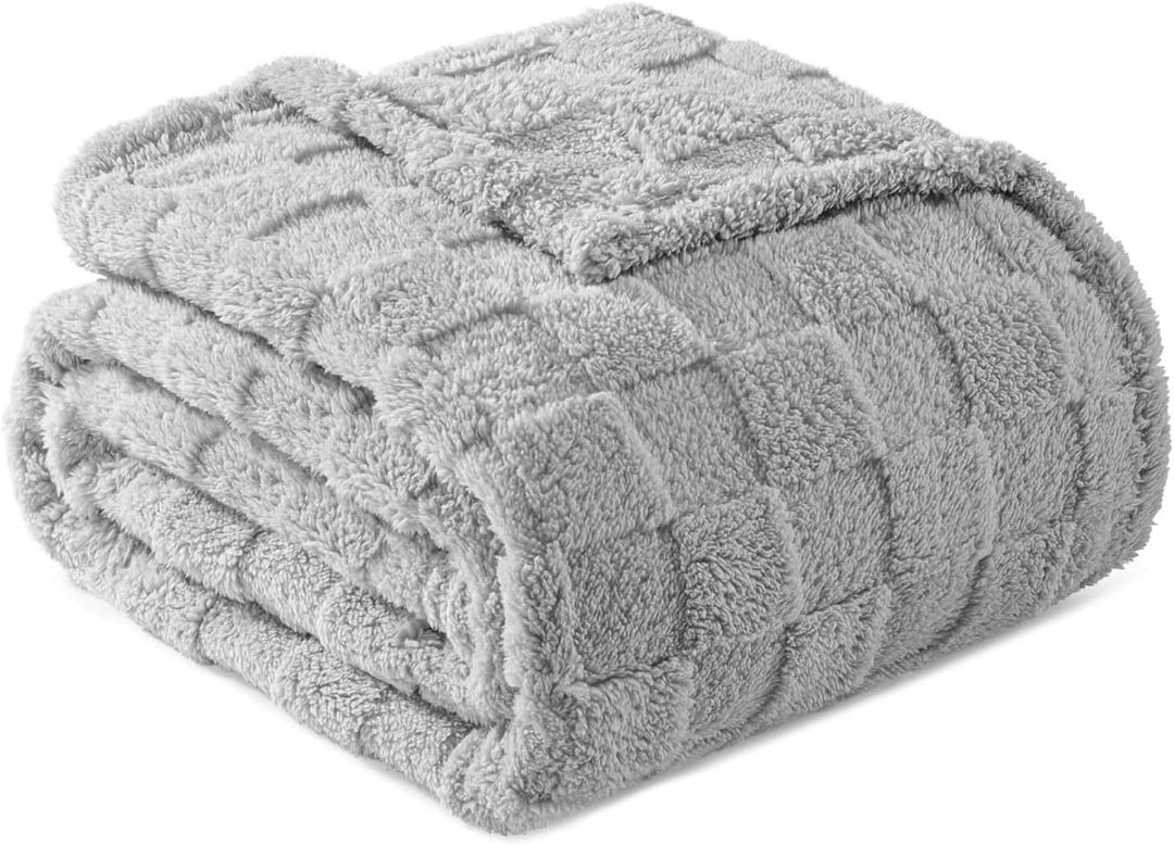 Exclusivo Mezcla Fleece Throw Blanket for Couch,Super Soft and Warm Lightweight Checkered Pattern Blankets for All Seasons, 50x60 Inches, Light Grey