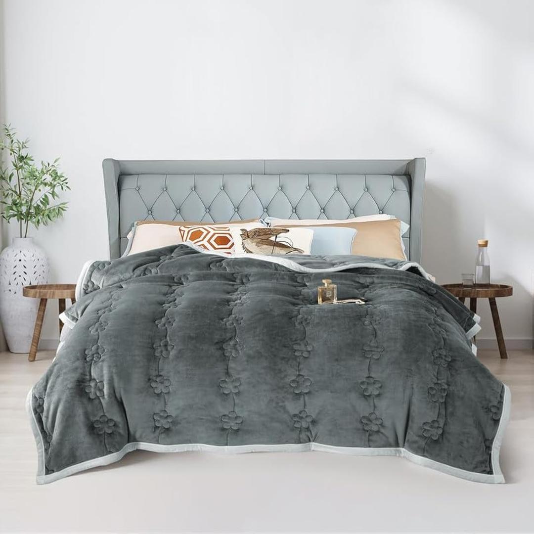 ShowyLive Extra Thick Blanket for Sofa Recliner Bed, Warm 3 Layers Flannel Blanket for Winter Autumn, Plush Quilt, Breathable Velvet Comforter, Washable Throw Blanket 810gsm (Grey 180x200cm) 