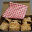 Geelin 12 Pcs Christmas Mini Woven Basket with Handle 20 Sheet Red and White Gingham Paper Napkins Wood Chip Mini Flower Fruit Picnic Basket Chip for Christmas Wedding Party Gift Decoration (Medium)