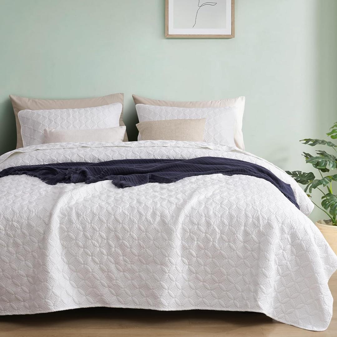 PHF Quilt Bedding Set King Size - Lightweight Summer Bedspread, 3PCS Soft Breathable Coin Pattern Bedding Coverlet for All Season, Drop Nicely Quilt 106" x 96"with 2 Pillow Shams, Coconut White