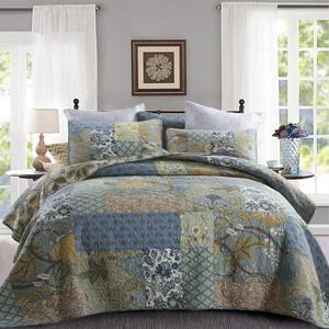 Yvooxny California King Quilt Set - Bohemian Farmhouse Patchwork Floral Pattern, Reversible Green, 110 x 118 Inch Quilt + 2 Pillowcases Yvooxny California King Quilt Set - Bohemian Farmhouse Patchwork Floral Pattern, Reversible Green, 110 x 118 Inch Quilt + 2 Pillowcases