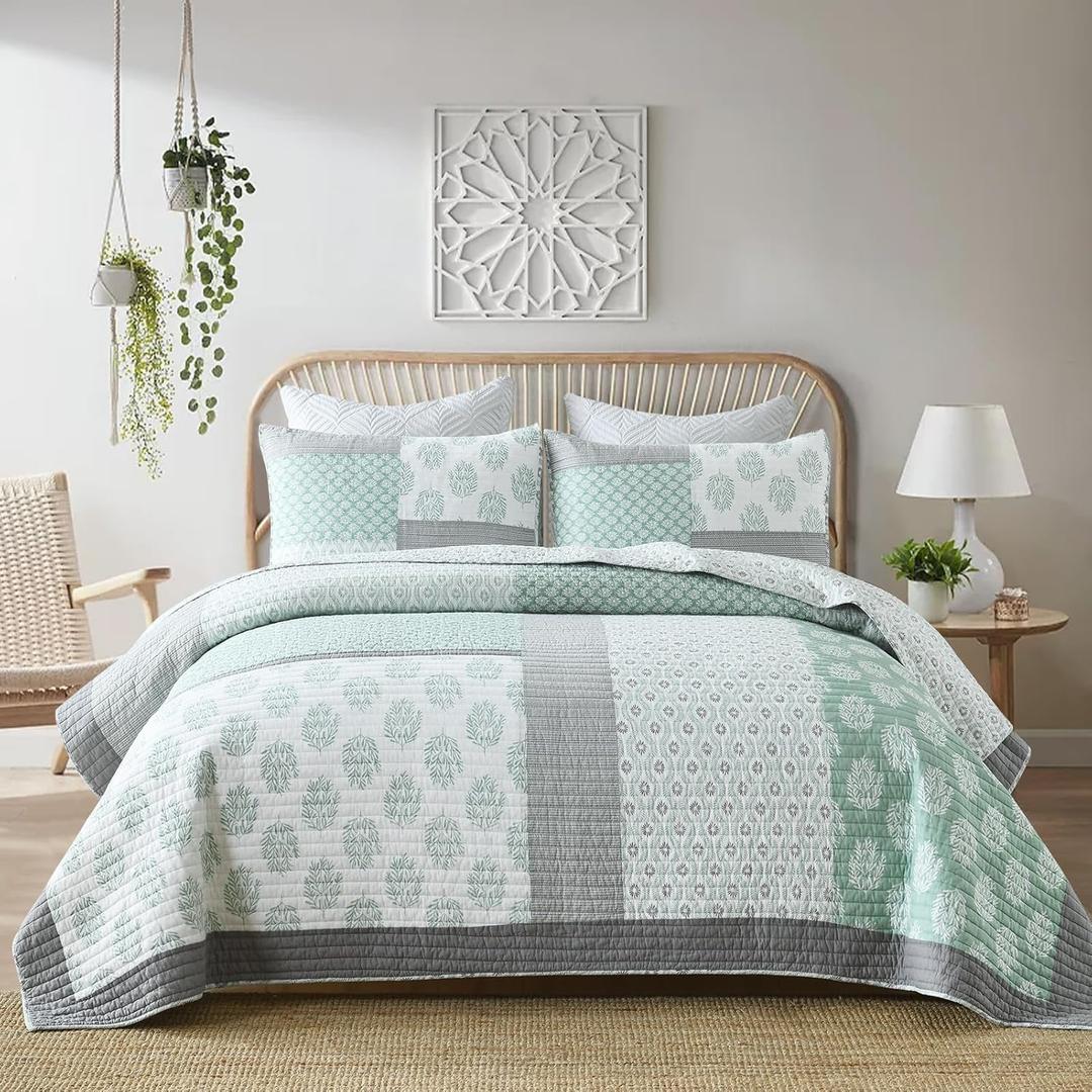 KALOOLA Green Patchwork Quilt Set King Size, 100% Cotton Lightweight Quilted Bedspread with 2 Pillowcases, Reversible Floral Bedding Coverlet 3 Pieces, Farmhouse Thin Comforter for All Season (King (98"x106"))