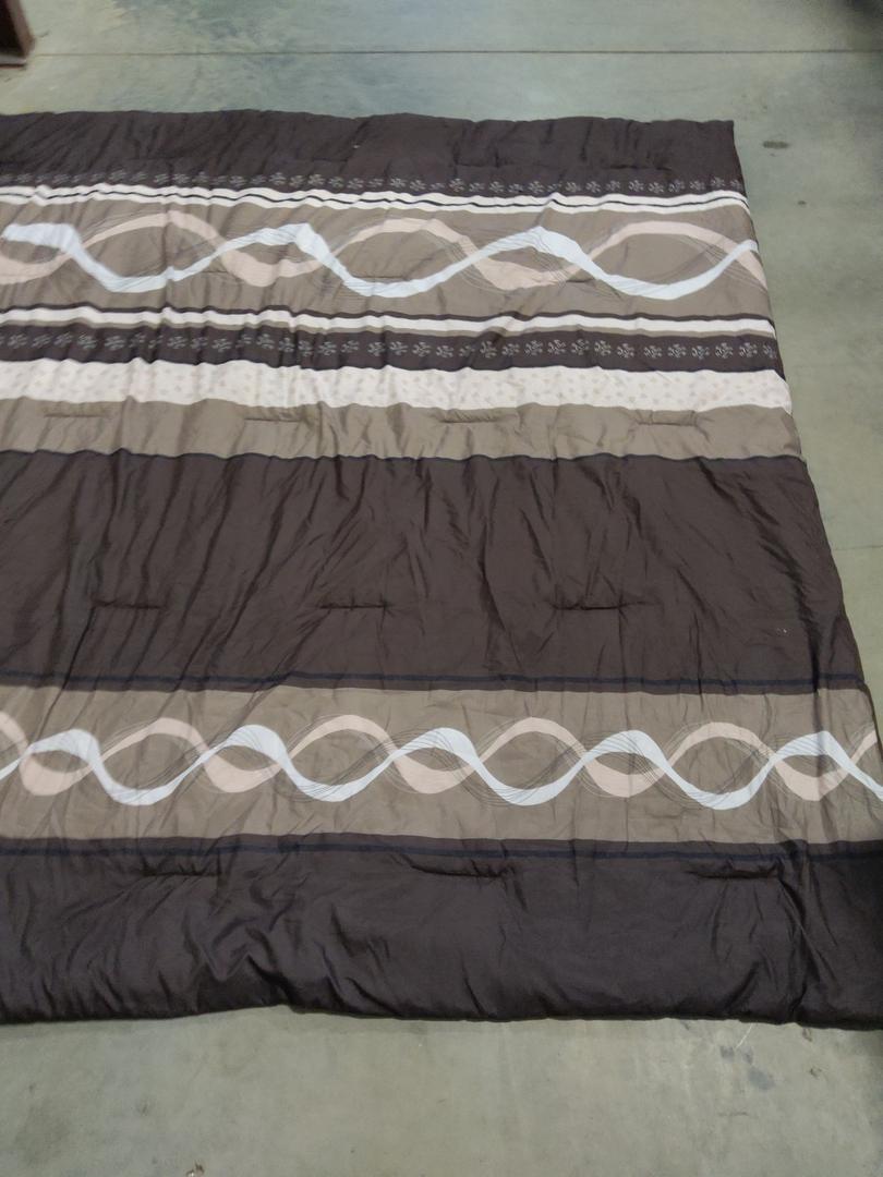 Comforter Set, 1 Comforter( 80in x 82in), 2 Bed Sheets, 2 Big Pillows, 1 Small Pillow, Brown 