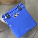 ROADIE 32 WHEELED COOLER Blue