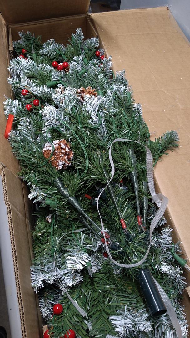 6ft Pre-lit Artificial Christmas Tree Slim Artificial Xmas Tree with 300 LED Light