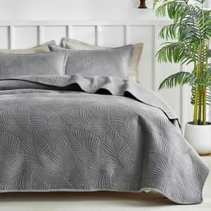 WARMDERN Ultrasonic Grey Velvet Quilt Set King Size, Textured Quilt Leaf Pattern Modern Quilt Bedding Set, 3 Piece Soft Lightweight Microfiber Bedspreads Coverlet for All Season, Green, 106x96 inches