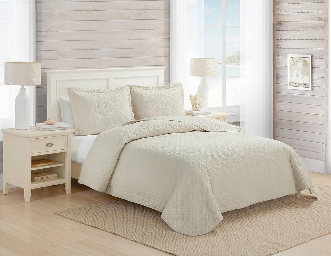 Tommy Bahama - Queen Quilt Set, 100% Sot & Reversible Cotton Bedding, Lightweight for Year Round Comfort, 3 Piece Bed Set with Matching Pillowcases (Chevron Dune Beige)