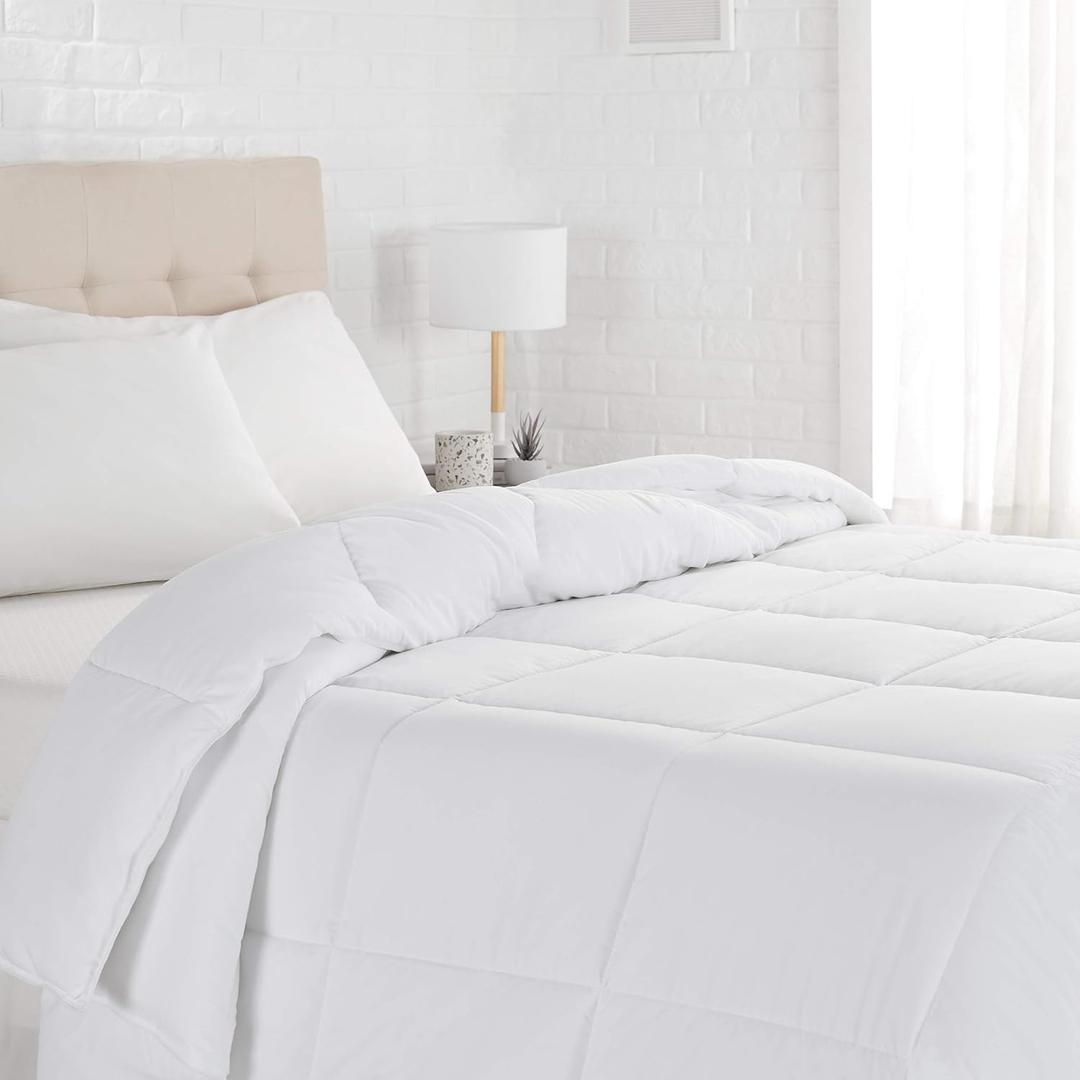 Amazon Basics White Down Alternative Comforter and Duvet Insert with Corner Tabs, Machine Washable, King, Light White
