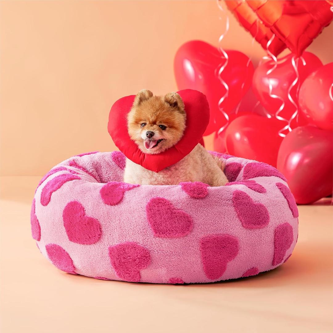 LE SURE Donut Small Dog Bed - Round Cat Beds Indoor Calming Valentine's Day Gift for Pets, Washable Cute Home Decor Beds with Jacquard Shaggy Plush & Anti Slip Bottom, 23 Inch, Lover Hearts