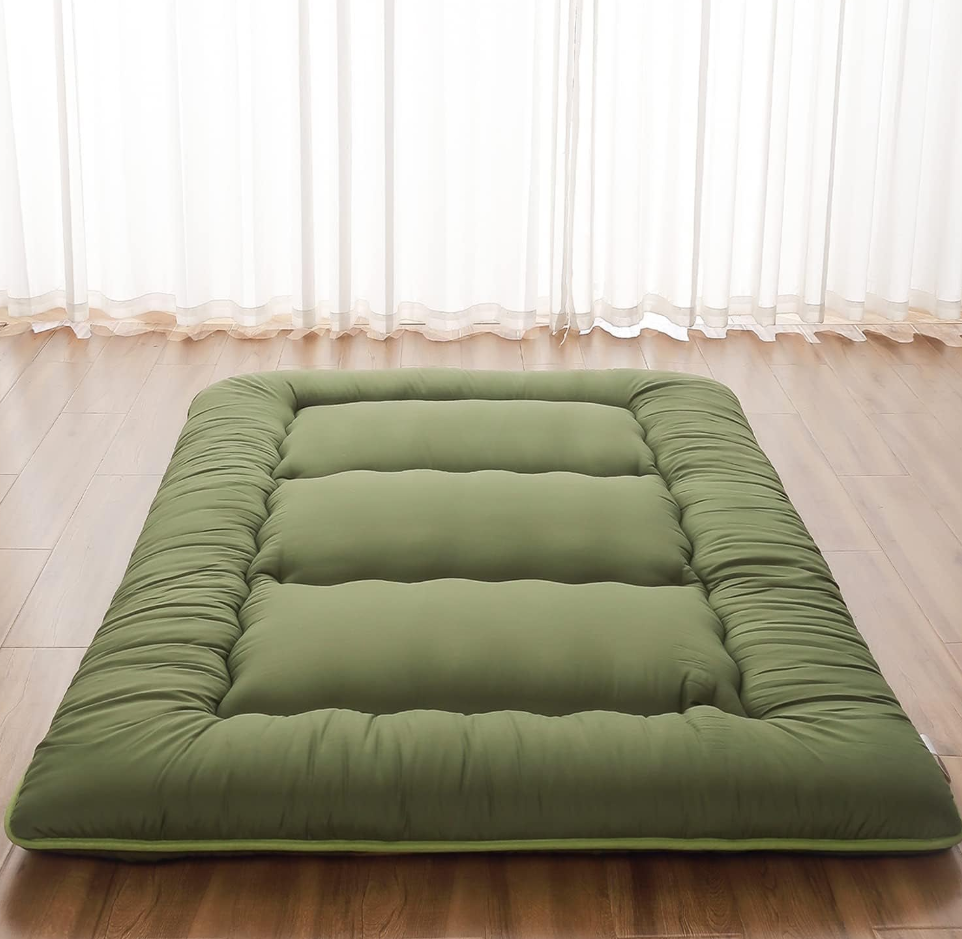 Japanese Floor Mattress, Futon Mattress with Portable Storage Bag and Washable Cover, Roll Up Thick Tatami Mat Suitable for Camping, Guest Room, Green, Twin