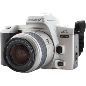 Minolta Maxxum QtSi 35MM SLR Film Camera with AF/MF zoom Lens