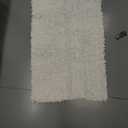 DEXI Bathroom Rug 16x24, Super Soft Thick Chenille Absorbent Bath Mat, Non Slip Machine Washable Fluffy Shag Bathmat for Tub, Shower Floor, White