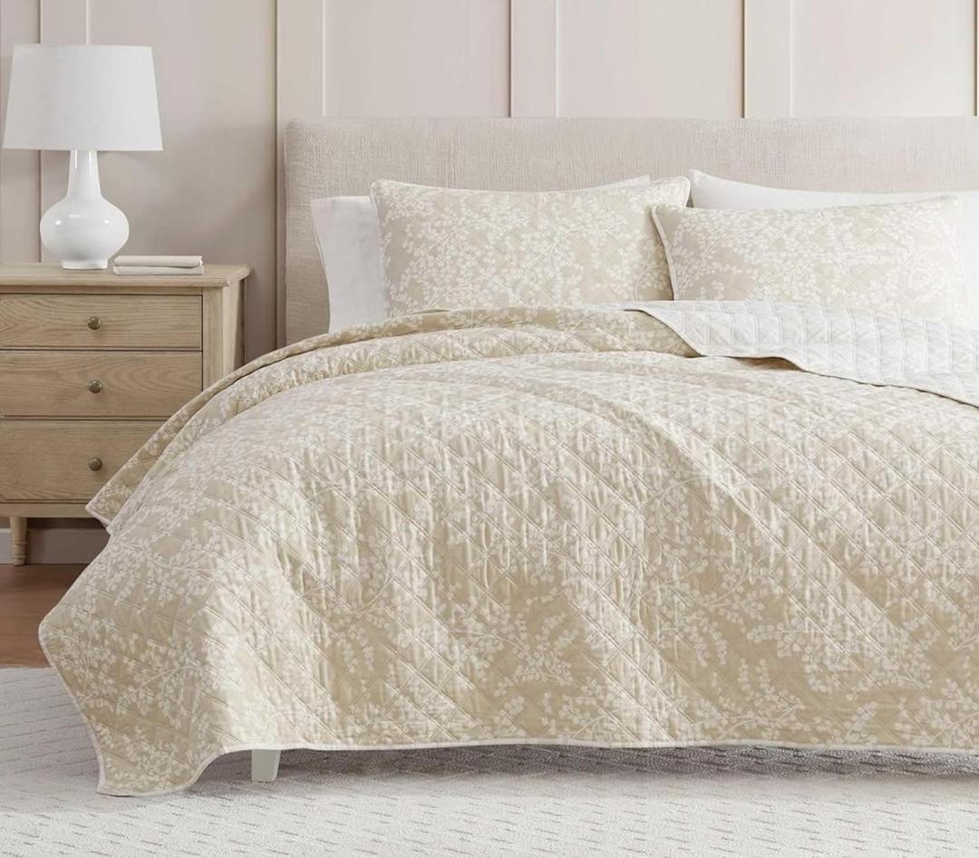 Martha Stewart - King Quilt Set, 100% Cotton Reversible Bedding Set, Incredibly Soft Feel for Year Round Comfort, 3 Piece Bed Set with Matching Pillowcases (Layered Branches Beige)