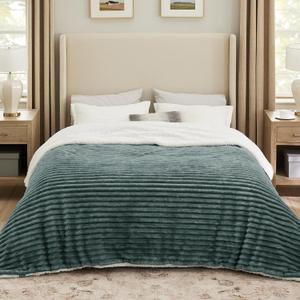 Bedsure Sherpa Blanket Queen Size for Bed - Super Soft Cozy Plush Fleece Thick Warm Blanket for Winter, Dark Green, 90x90 Inches