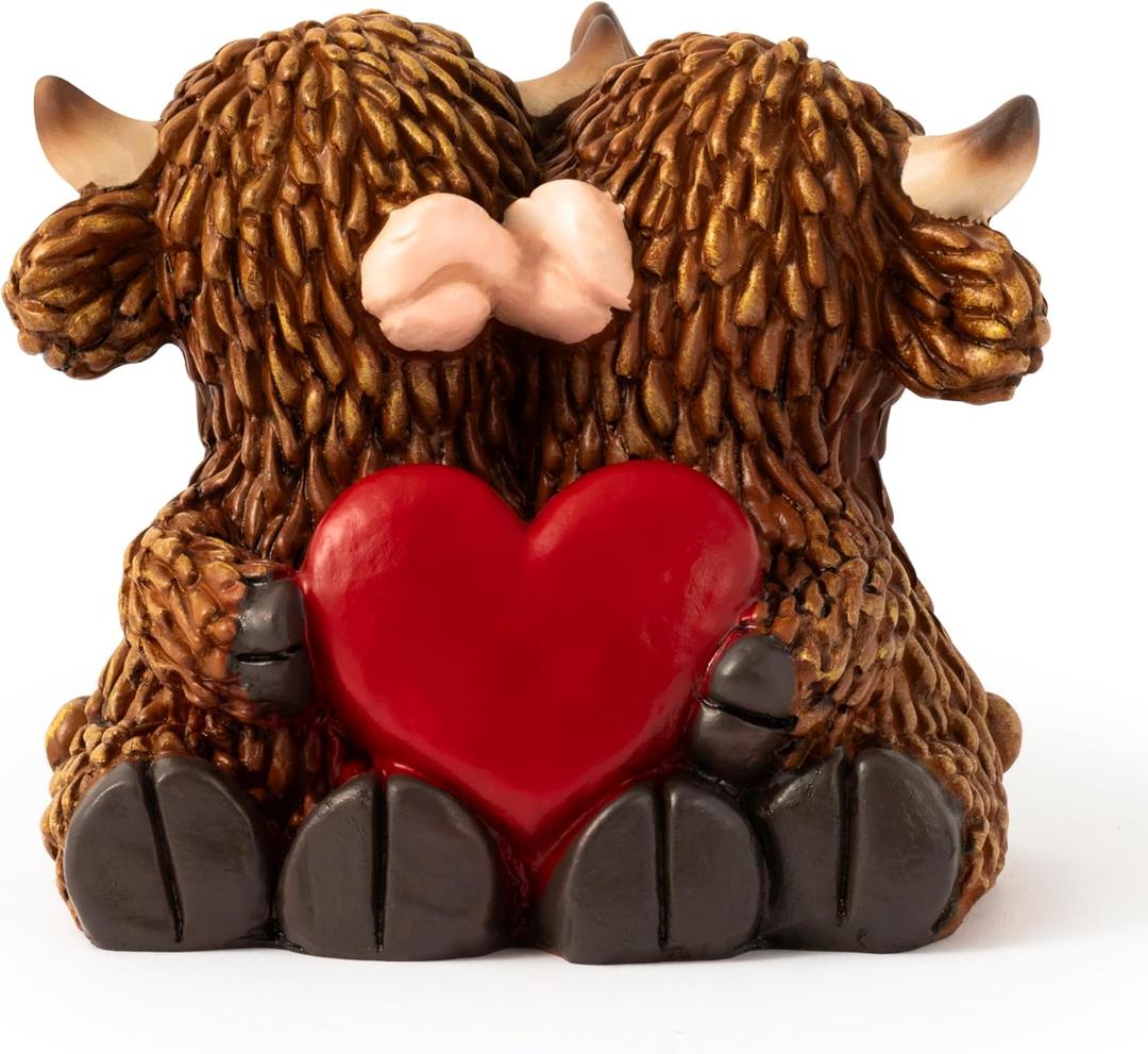 Valentines Highland Cow Figurine - Sweet Love Heart Couple Resin Statue Valentine's Day Art Sculpture Table Topper Calf Lover Farmhouse Home Garden Housewarming Gift Wedding Party Table Decor