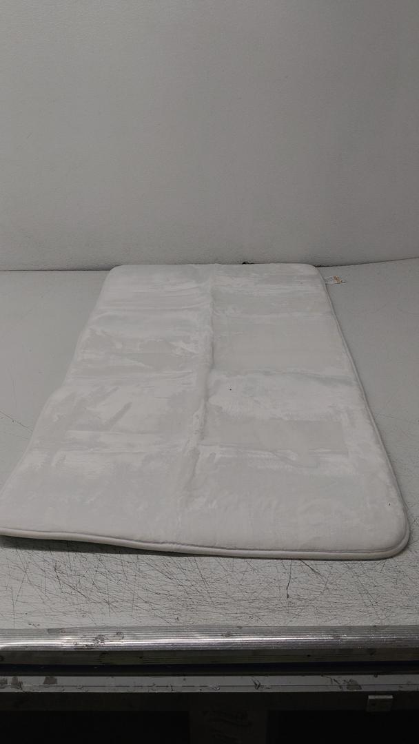 Floor Carpet White 23x44 In