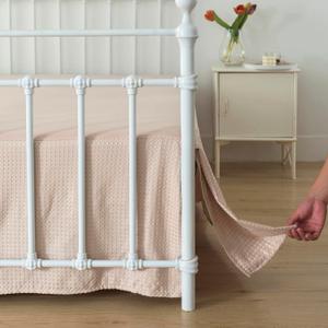 xuan dian Queen Bed Skirt, Pleated Waffle Weave Bed Skirt with Split Corners, Tailored Dust Ruffle 18 Inch Drop Easy Fit, Machine Washable (Cream, Queen - 18" Drop)