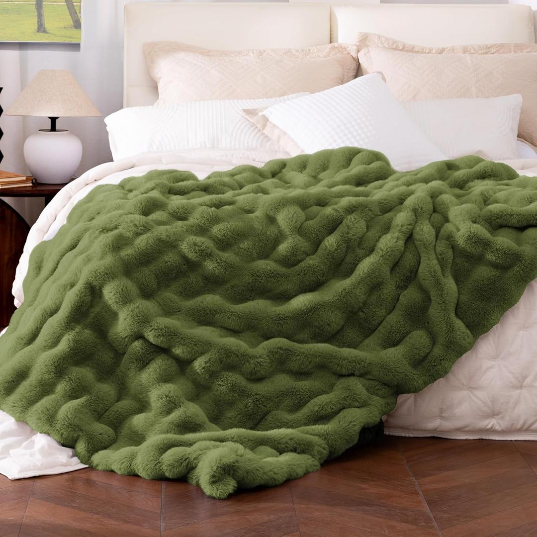 blunique Ultra Soft Cozy Faux Fur Throw Blanket, Fuzzy Plush Thick Bubble Blanket, Oversize Luxury Fluffy Blanket for Couch, Bed, and Living Room, 60x80 Inches, Green (Twin)