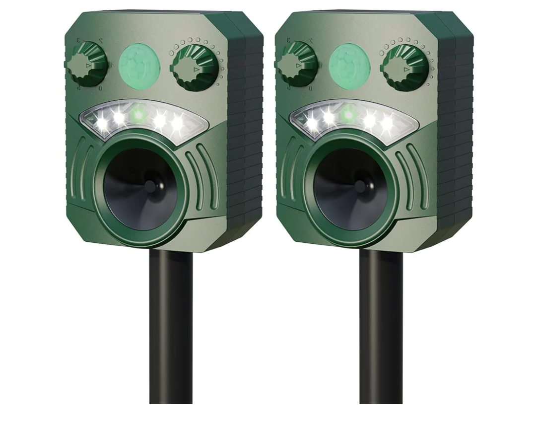 Deer Repellent Device Cat Repellent Outdoor Dog Repellent for Yard Solar Animal Repeller Ultrasonic Squirrel Repeller Waterproof Racoon Fox with Motion Activated Sensor Flashing Light 5 Modes