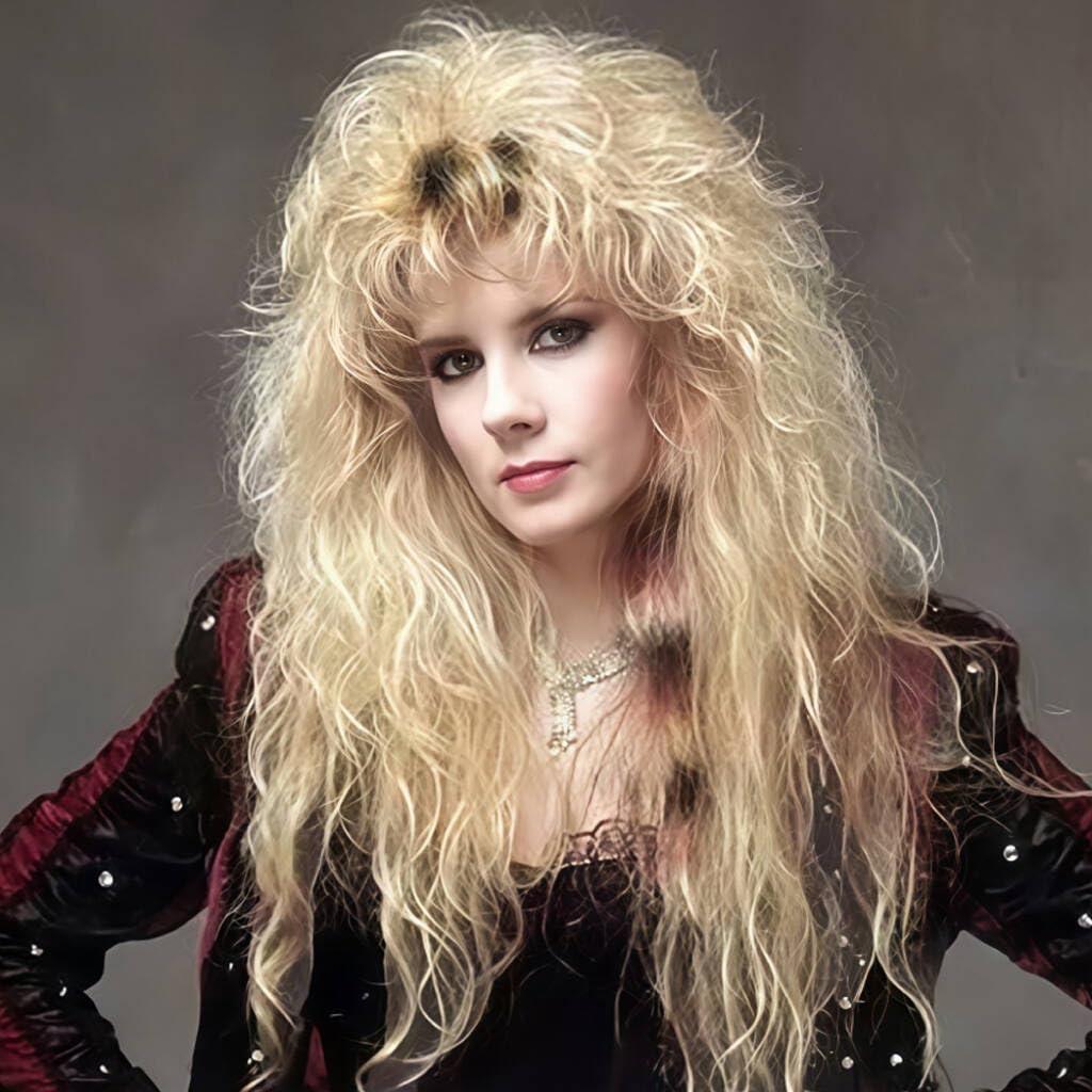 Long Blonde Curly Wig for Women Blonde Rocker Punk 70s 80s Wig With Bangs Synthetic Fiber Wigs for Costume Halloween Cosplay Use