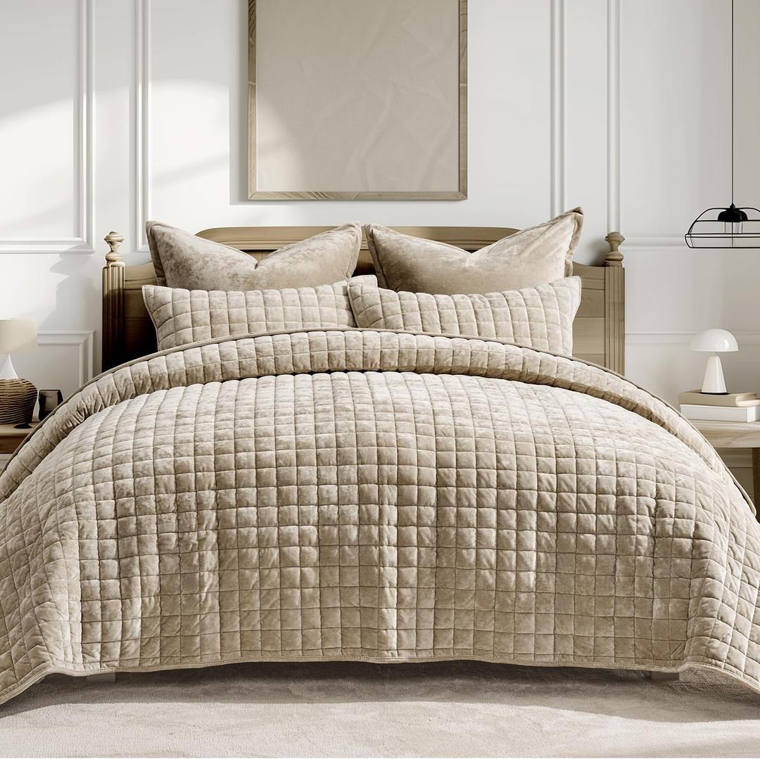 RECYCO Luxury Velvet Quilt Set Full Queen Size Bedding Sets, Ultra Soft Velvet Comforter Set, Lightweight Channel Box Stitch Oversized Bedspread Coverlet for All Season, with 2 Shams, Urban Taupe (Full/Queen (88" x 92"))