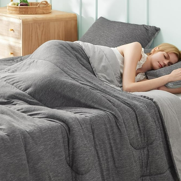 Bedsure Queen Comforter Set - Cooling and Warm Bed Set, Light Grey Reversible Bedding for All Season, 3 Pieces, 1 Queen Size Comforter (88"x88") and 2 Pillow Cases(20"x26")
