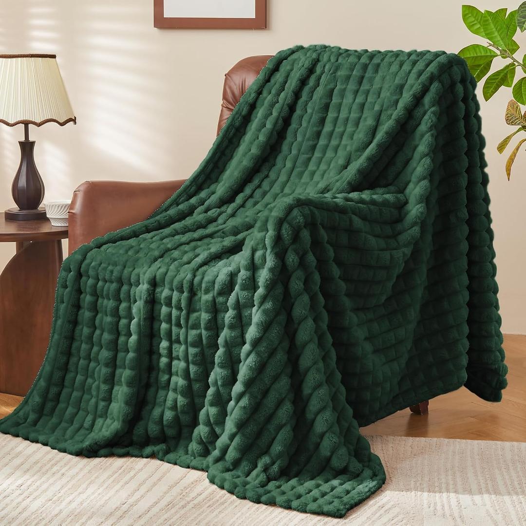 BEDELITE Emerald Green Throw Blanket for Couch and Bed- Super Soft and Warm 3D Checkered Fluffy Fuzzy Fleece Blanket, Luxurious Plush Cozy Blanket for Room Decor Spring, 50x60 inches