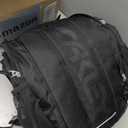 Oakley Unisex Enduro 20L 3.0, Blackout, One Size, Size: One Size
Adjustable mesh padded shoulder straps
Front zip pocket for essentials
Side pockets
Branded lining