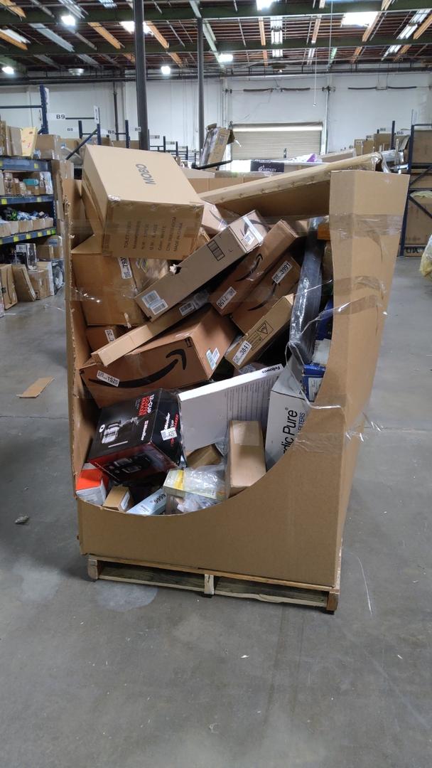 Pallet of Salvage Items 