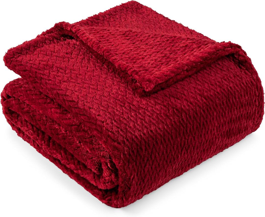 PAVILIA Soft Fleece Burgundy Dark Red Throw Blanket for Couch, Lightweight Plush Warm Blankets for Bed, Fuzzy Cozy Flannel Blanket Throw for Sofa, Travel, Jacquard Pattern, Red, 50x60 inch