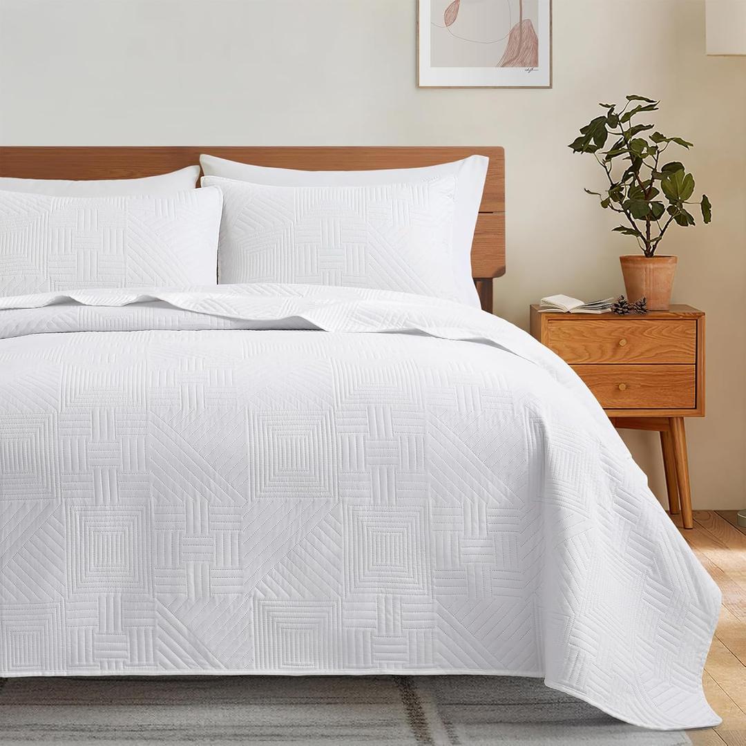 Lavsiry White Quilt Full/Queen Size with Pillow Shams, Summer Soft Geometric Pattern Bedspread, 3 Pieces Lightweight Coverlet Bedding Set for All Seasons