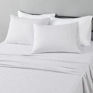 Amazon Basics Lightweight Microfiber 4-Piece Bed Sheet Set, Plum, Printed, Queen (Plum Gradient Dot Line)