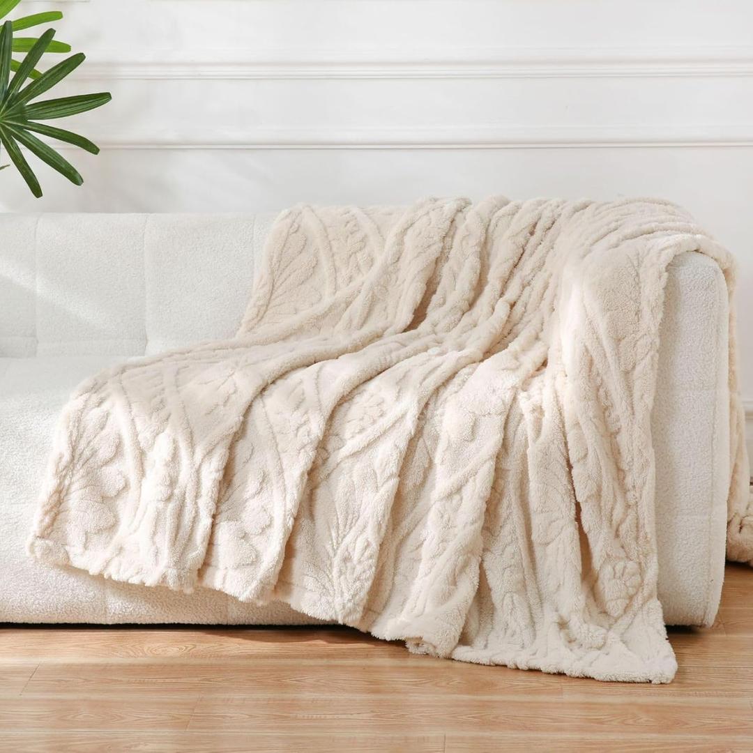 PU MEI White Fleece Throw Blanket for Couch Sofa Bed - Super Soft Twin Blankets for Men Women, Cute Cozy Blanket for Girls, 60x80 Inches