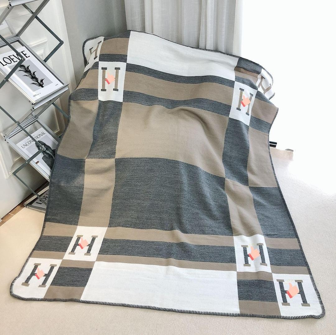 Fcteap h Blanket Soft Fleece Sofa Throw Blanket for Women Couch Bed Plush Wool Stitch Flannel Cozy Large Comfy Quilt Aesthetic New Home Living Dorm Bedroom Decor Travel Essentials Gifts (Khaki)