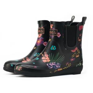 HISEA Rubber Rain Boots for Women Fashion Waterproof Chelsea Boots Short Ankle Garden Shoes Wedge Heel Anti-Slipping Rainboots for Ladies Outdoor Work Booties with Comfort Insole, Size 8, Black Floral