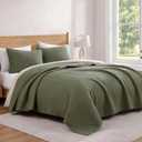 WRENSONGE Oversize Queen Quilt-3 Pieces Lightweight Bedspreads Olive Green Oversize Queen Size Quilt Bedding Set for All Seasons, Soft Summer Coverlet with 2 Pillow Shams Suitable for Bed & Couch, Oversized Queen